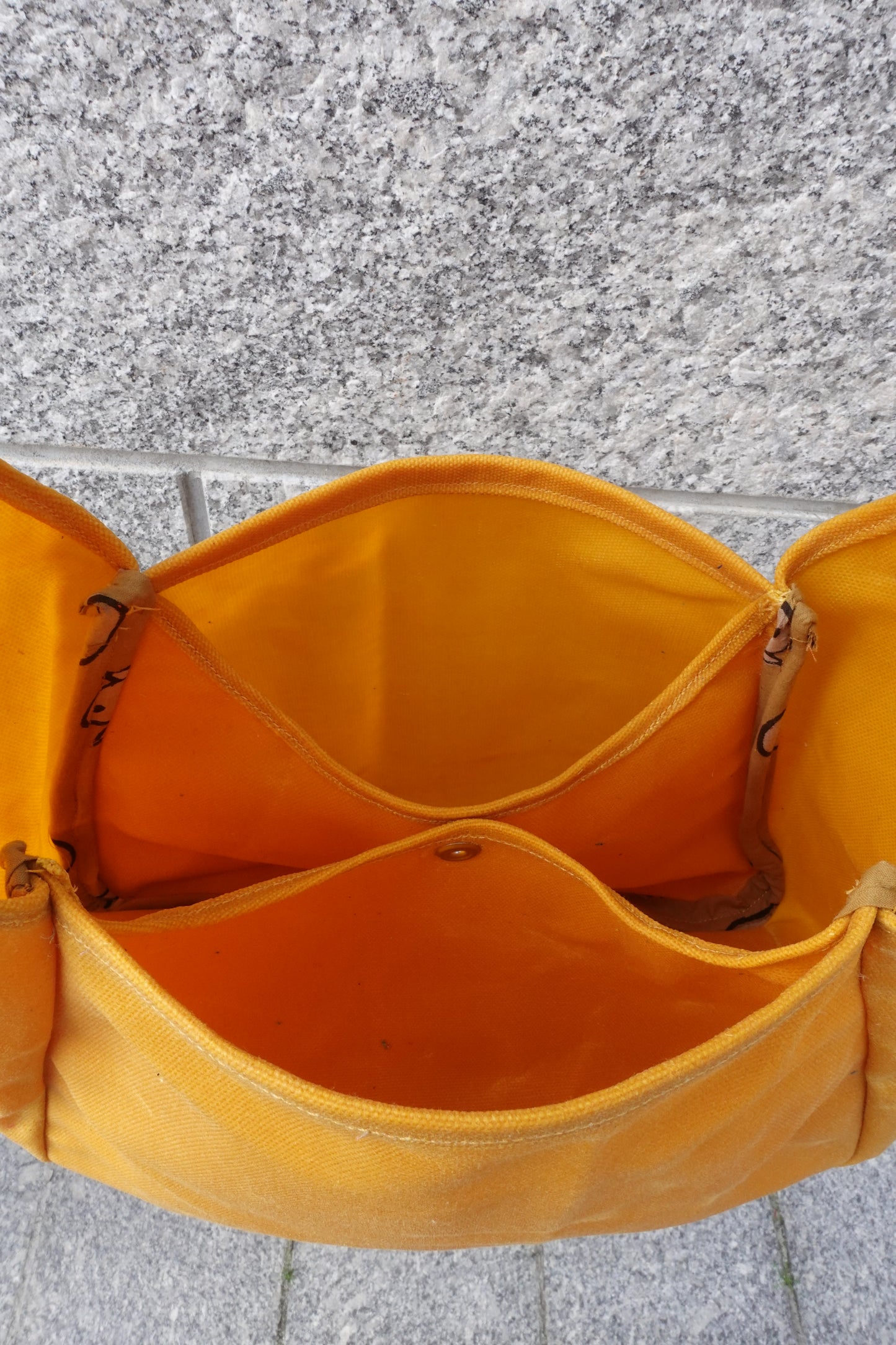 Loquat Waxed Pocket Purse