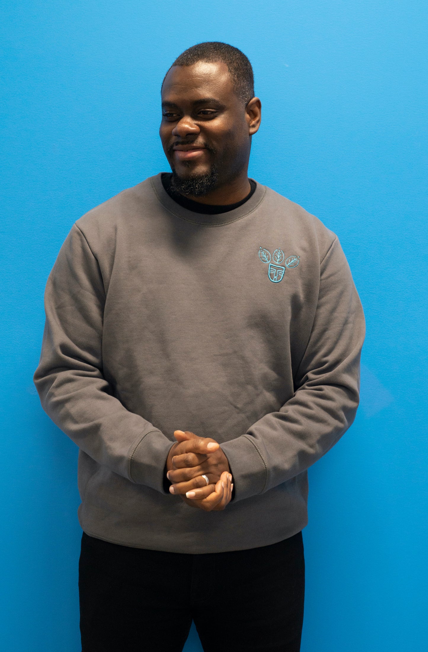 Indigo Arts Alliance X Loquat Pull Over - Charcoal