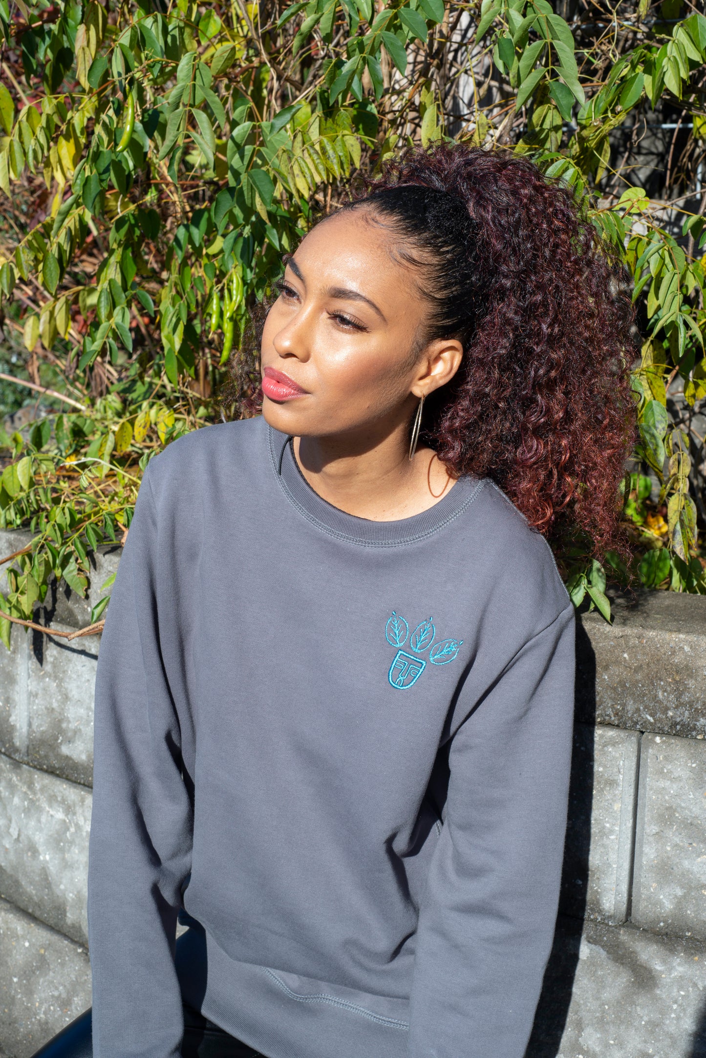 Indigo Arts Alliance X Loquat Pull Over - Charcoal